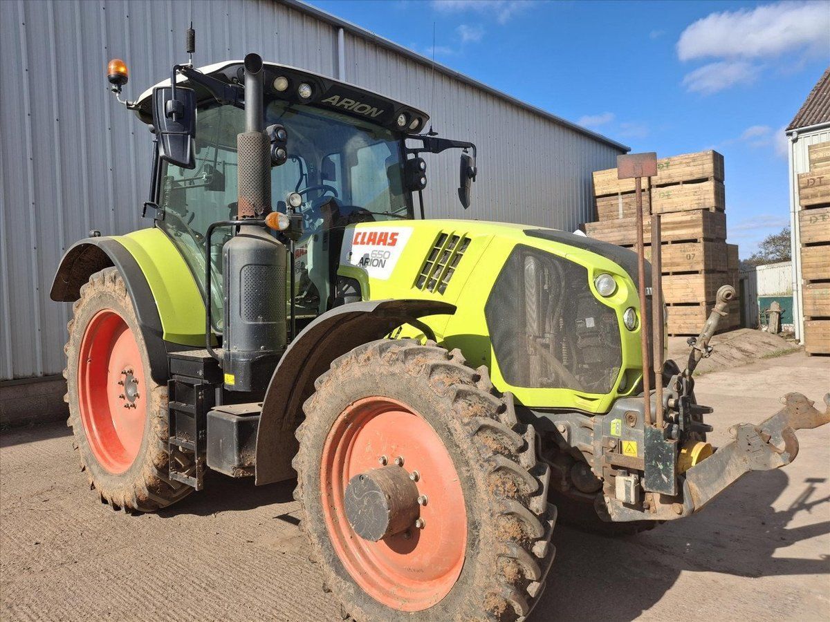 E-FARM: Claas Arion 650 - Trattore - id TYVKLUP - 77.519 € - Anno di costruzione: 2019 - Ore: 3.330,Regno Unito