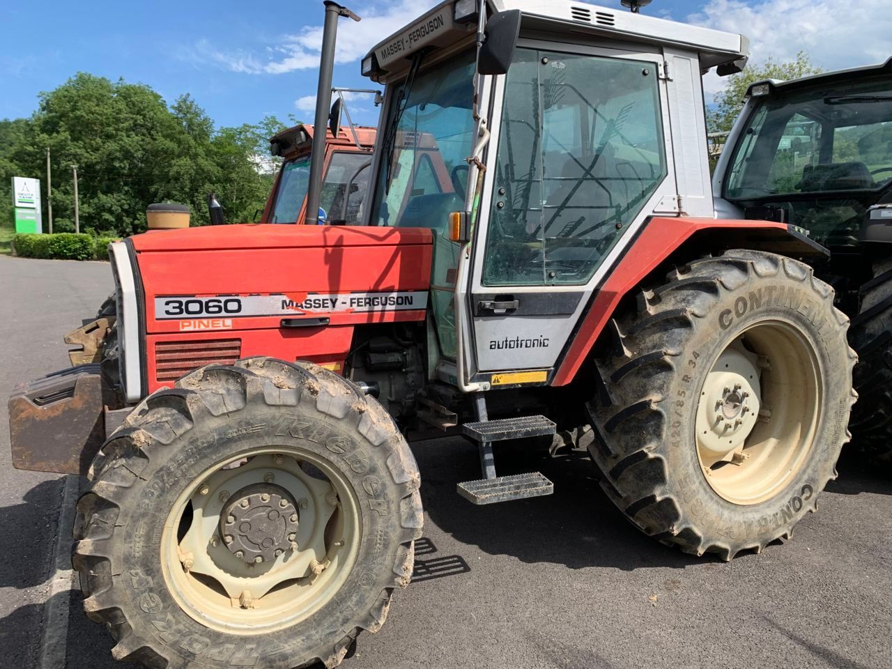 E-FARM: Massey Ferguson 3060 - Traktor - id U3RRTNR - 18 300 € - Rok produkcji: 1991 - Motogodziny: 6400,Moc silnika: 80,Francja