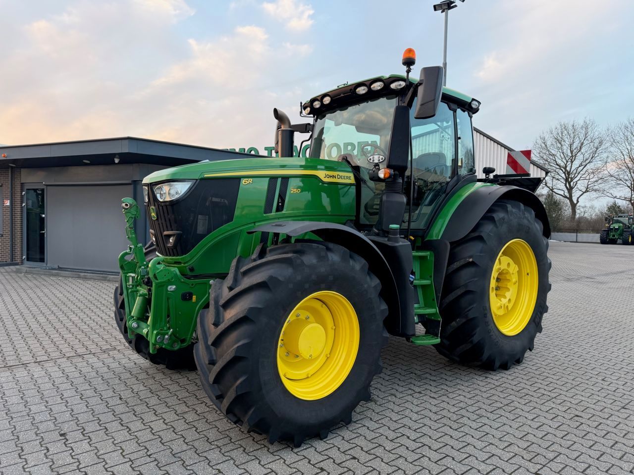 John Deere 6R 250 Traktor 189 500 €