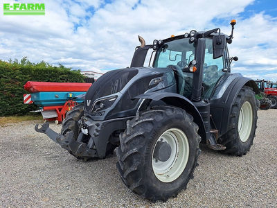 E-FARM: Valtra T154 - Tractor - id 2SDYJ4Y - €58,000 - Year of construction: 2016 - Engine hours: 6,716,Engine power (HP): 154,France