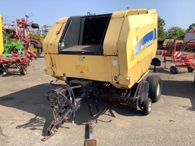 E-FARM: New Holland BR740 - Empacadora - id FY7SV6S - 3200 € - Año: 2006 - Las balas producidas: 26.000,Francia