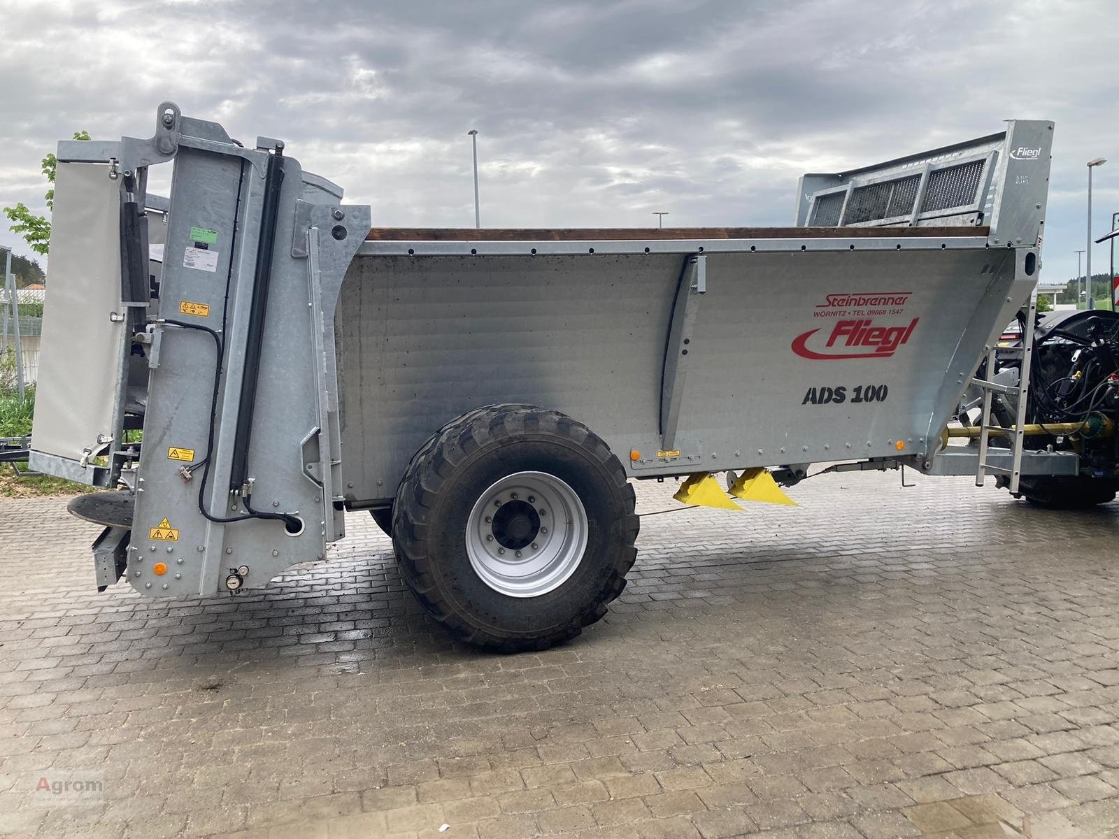 Fliegl ADS 100 manure_compost_spreader €30,500