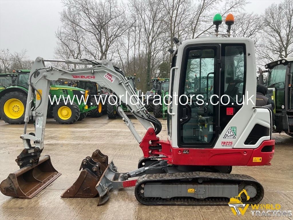 Takeuchi TB 225 Mini-pelle 28 540 €