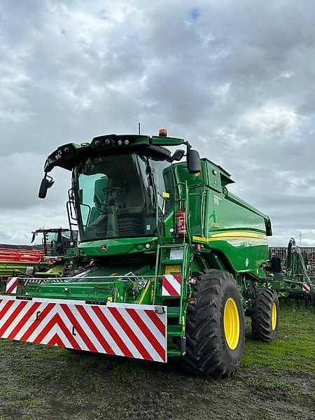 John Deere T 560 i Mietitrebbia 248.900 €