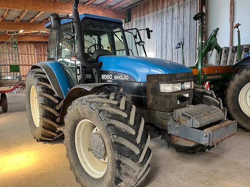 E-FARM: New Holland 8560 - Traktor - id 3ETWWJS - 18.900 € - Baujahr: 1998 - Abgelesene Motorstunden: 11.600,Deutschland