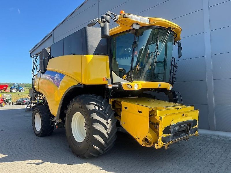 E-FARM: New Holland CR 9070 Elevation - Moissoneuse-batteuse - id NQQZTL5 - 85 000 € - Année: 2008 - Lecture du nombre d'heure: 3 200,Puissance du moteur (chevaux): 435,Allemagne