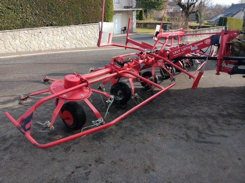 E-FARM: Lely lotus stabilo 675 - Faneuse - id QYSVZGJ - 5 200 € - Année: 2012 - France