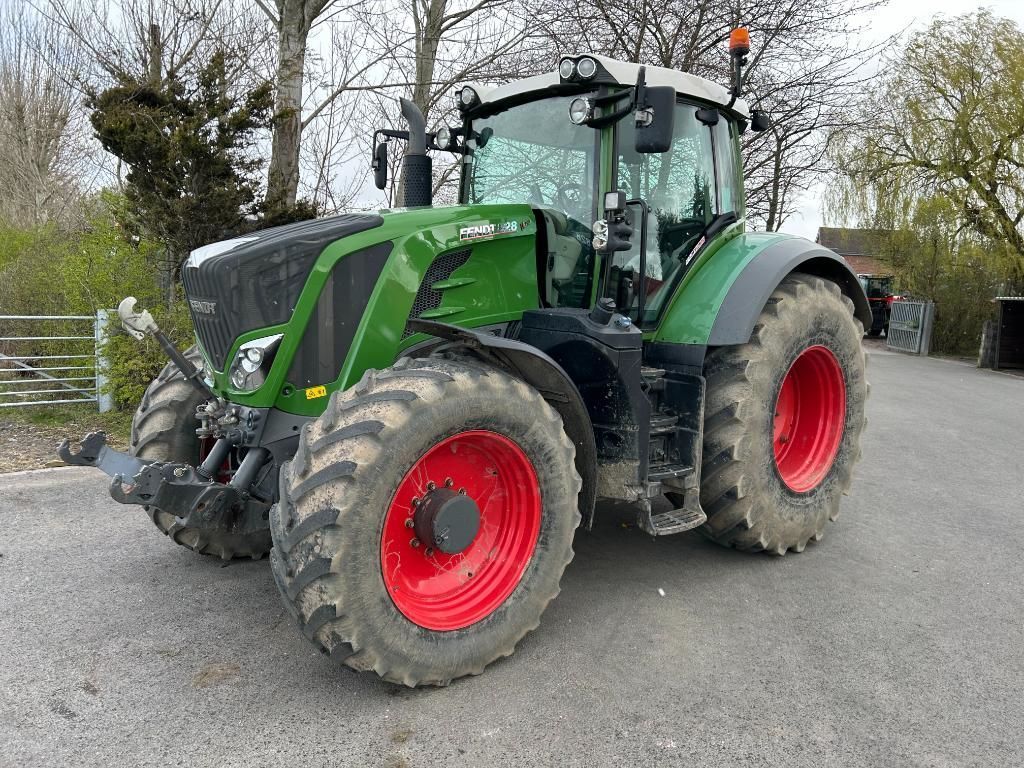 Fendt 828 Vario Tracteur 88 815 €