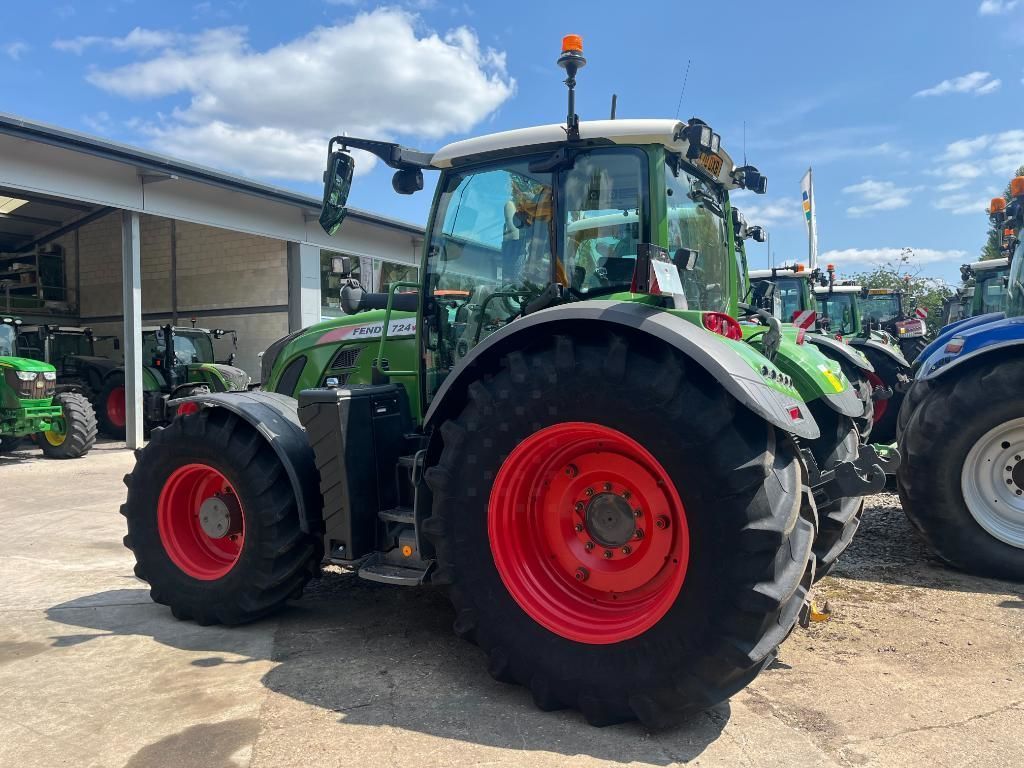 E-FARM: Fendt 724 Vario - Traktor - id 8T9PNCU - 112.001 € - Baujahr: 2020 - Abgelesene Motorstunden: 5.893,Vereinigtes Königreich
