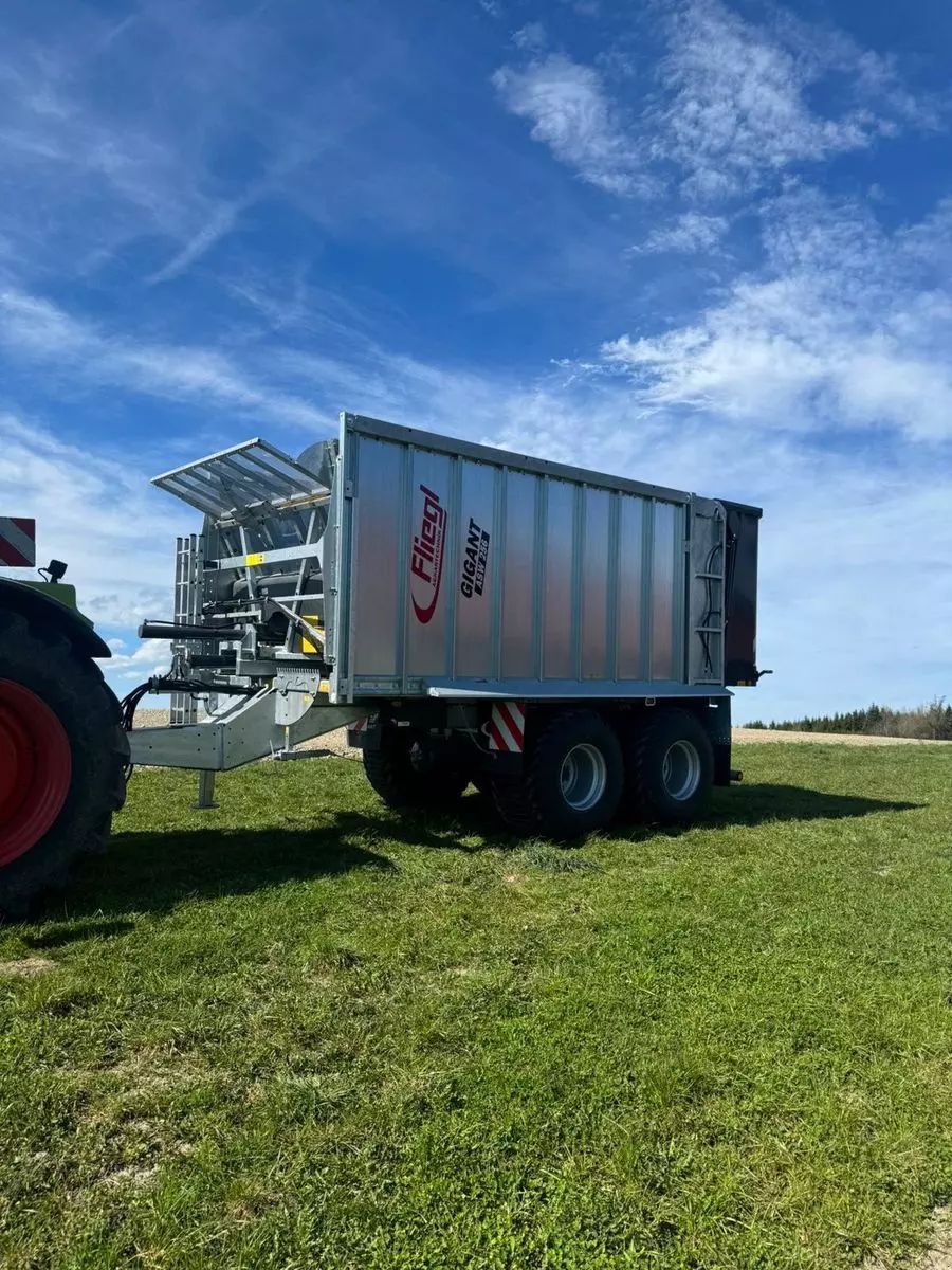 Fliegl asw 256 gigant Lade-/Silierwagen 35.310 €