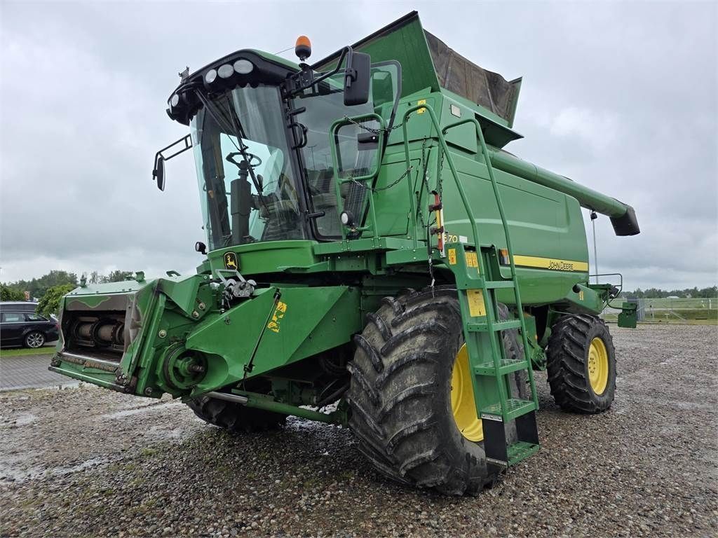 E-FARM: John Deere T670 - Combine harvester - id FHV9NRC - €97,000 - Year of construction: 2011 - Engine hours: 2,896,Lithuania