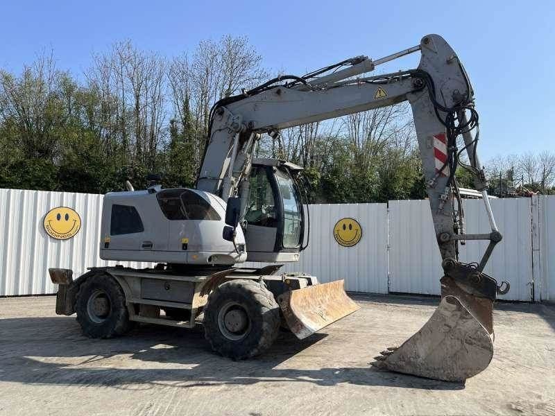 E-FARM: Liebherr a914 compact - Radbagger - id 1KNBTPG - 38.900 € - Baujahr: 2015 - Frankreich