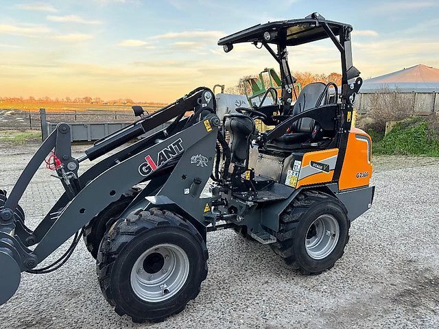 Giant g2300 nieuwstaat met euro aansluiting Skid steer loader €30,500