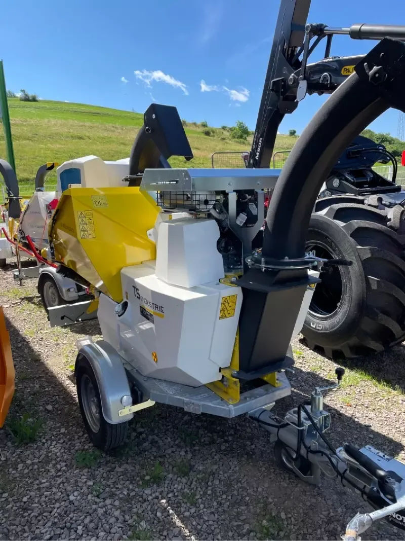 E-FARM: ts industrie gs/python p - Déchiqueteuse et broyeur de bois - id 2XZ21QA - 19 900 € - Année: 2023 - Allemagne