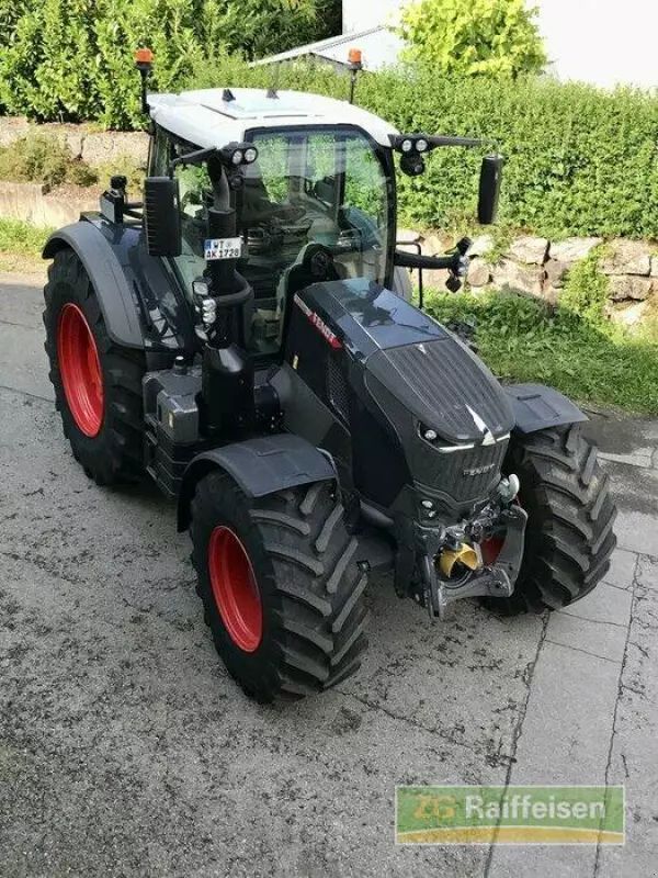 E-FARM: Fendt 728 Vario - Traktori - id J91MMUZ - 266 000 € - Godina proizvodnje: 2023 - Radni sati motora: 890,Snaga motora (KS): 303,Nemačka