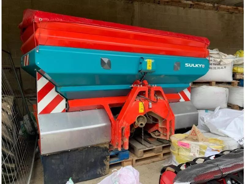 E-FARM: sulky x50 - Epandeur d'engrais - id BBMH4QK - 7 500 € - Année: 2014 - France