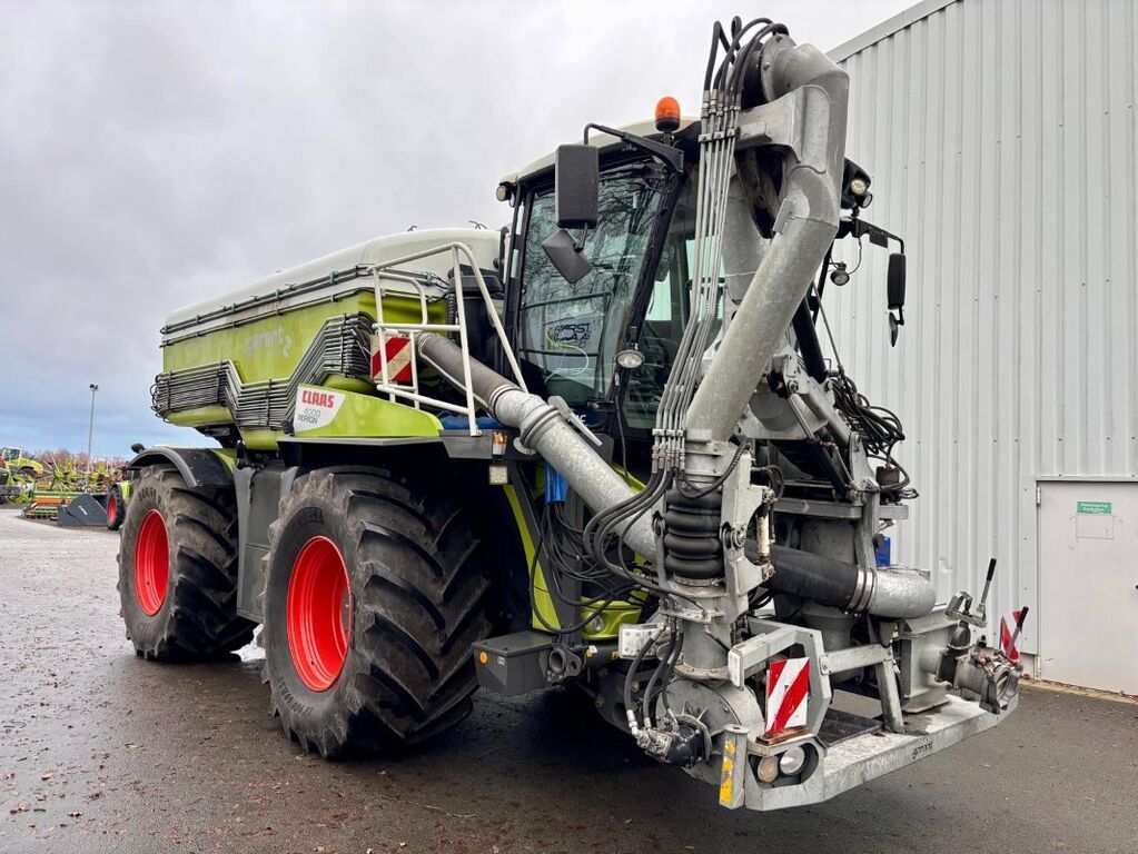 E-FARM: Claas Xerion 4000 SADDLE TRAC - Traktor - id UAMD3WT - 197.479 € - Baujahr: 2017 - Abgelesene Motorstunden: 6,Motorleistung (PS): 419,Deutschland