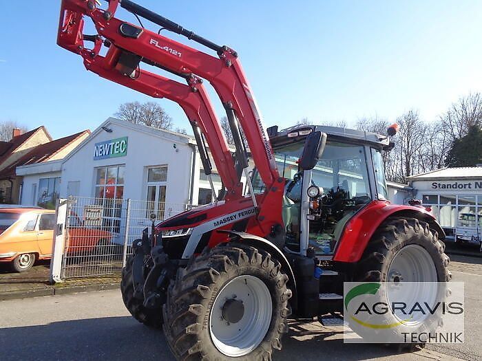 Massey Ferguson 6S.145 Tractor €89,900