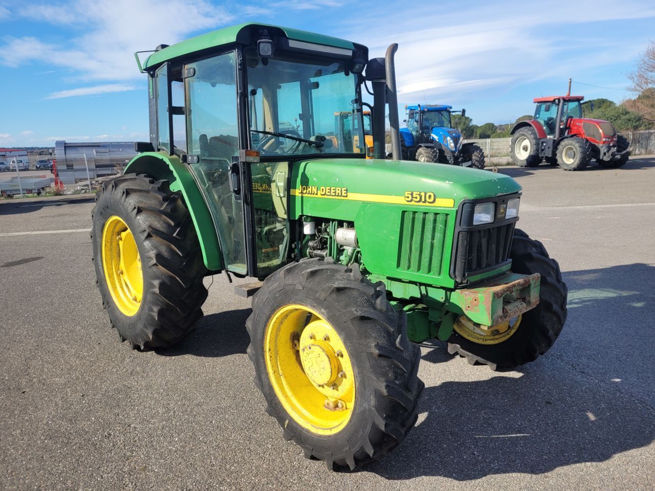 E-FARM: John Deere 5510 - Tractor - id HVXD9TP - €18,000 - Year of construction: 2003 - Engine hours: 5,836,Engine power (HP): 80,France