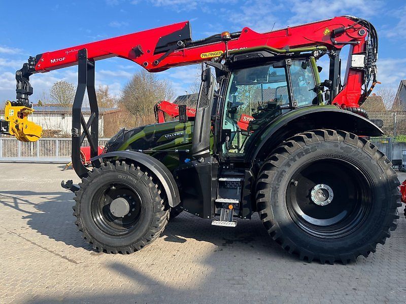 Valtra T 215 D Traktorius