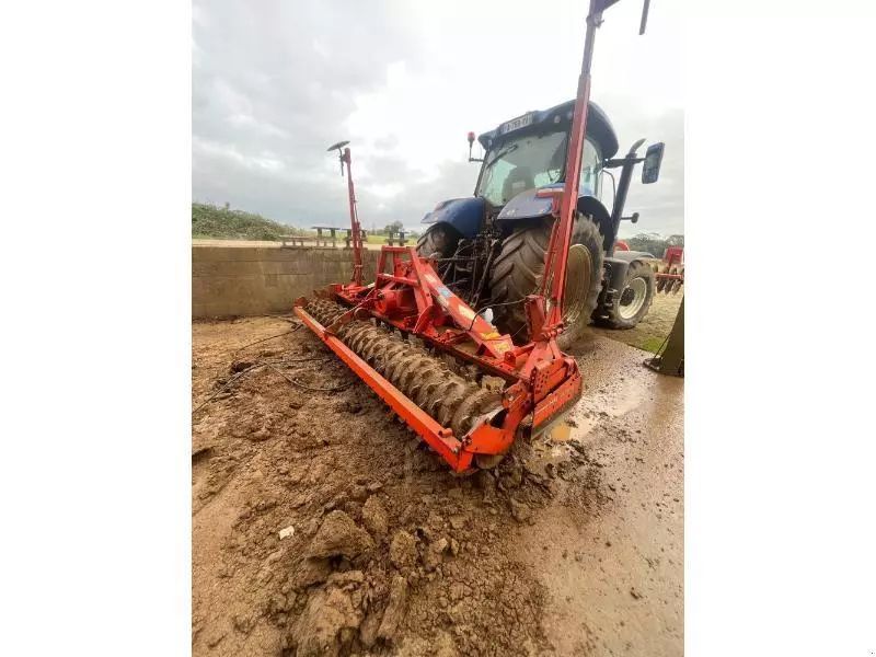 E-FARM: Kuhn hr4002d - Power harrow - id HS7W3EL - €5,000 - Year of construction: 1997 - France
