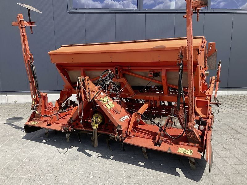 E-FARM: Kuhn integra 3000 / hrb 302 - Vetőgép - id VEHGB3T - 7200 EUR - Gyártási év: 2002 - Németország