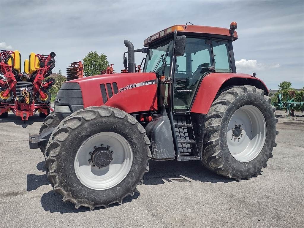 E-FARM: Case IH CVX 1195 - Tractor - id GRFWFY8 - €26,000 - Year of construction: 2005 - Engine power (HP): 190,Italy