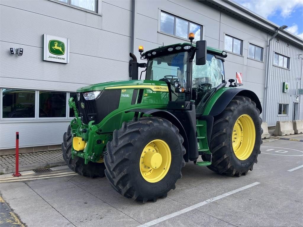 E-FARM: John Deere 6R 215 - Tractor - id KKTPCKG - 166.377 EUR - Anul: 2023 - Citeste ore: 2.695,Muterea motorului: 215,Regatul Unit