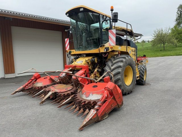 E-FARM: New Holland TJ375 - Self propelled forage harvester - id RCNDMN1 - €33,325 - Year of construction: 1998 - Engine power (HP): 375,Austria