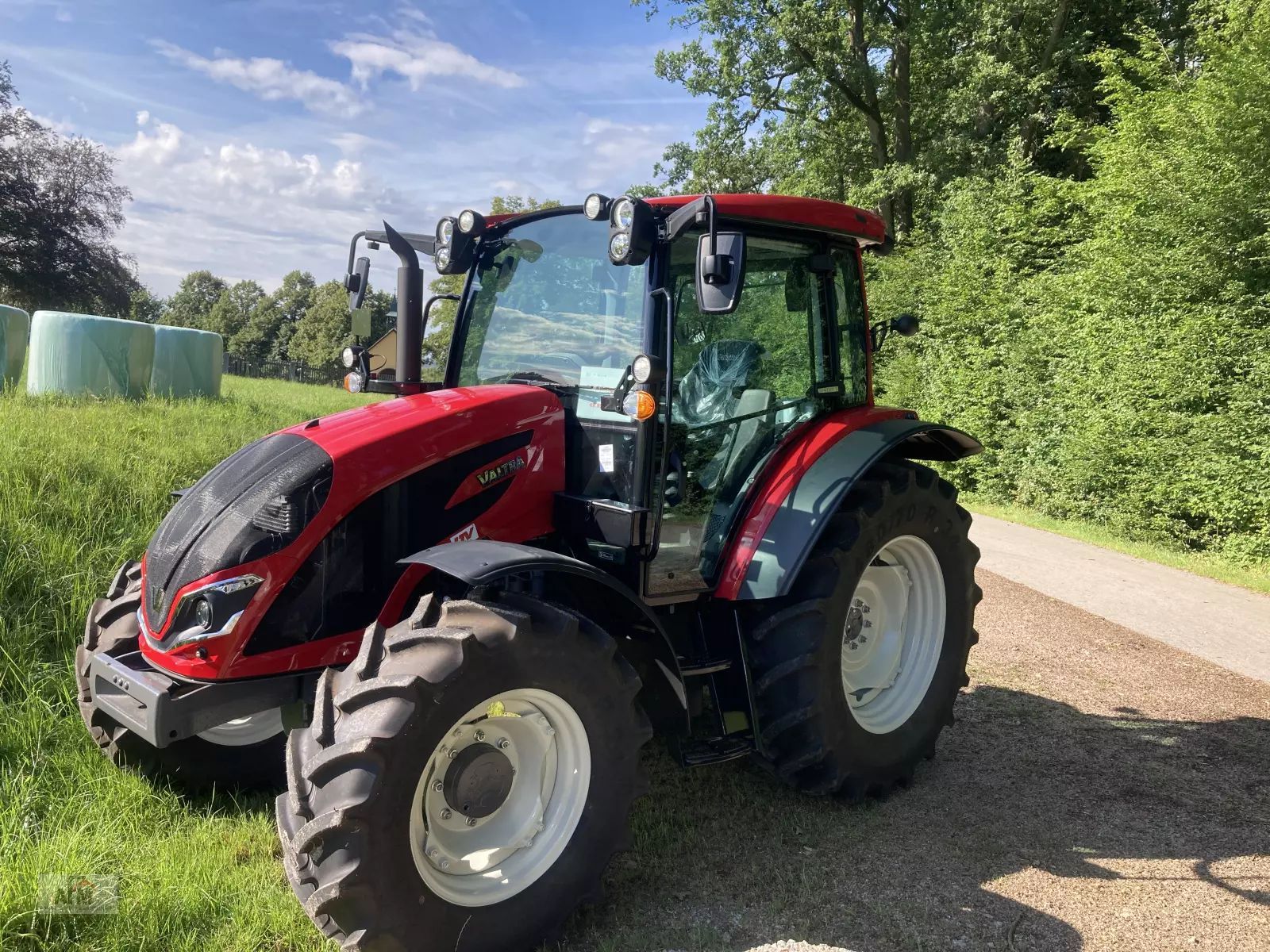 Valtra A 75 Traktor