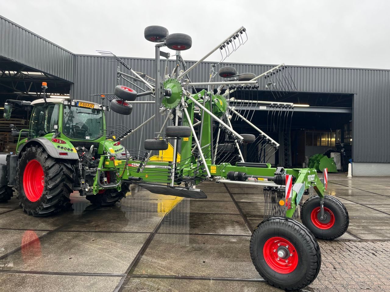 Fendt Former 880 Tedder