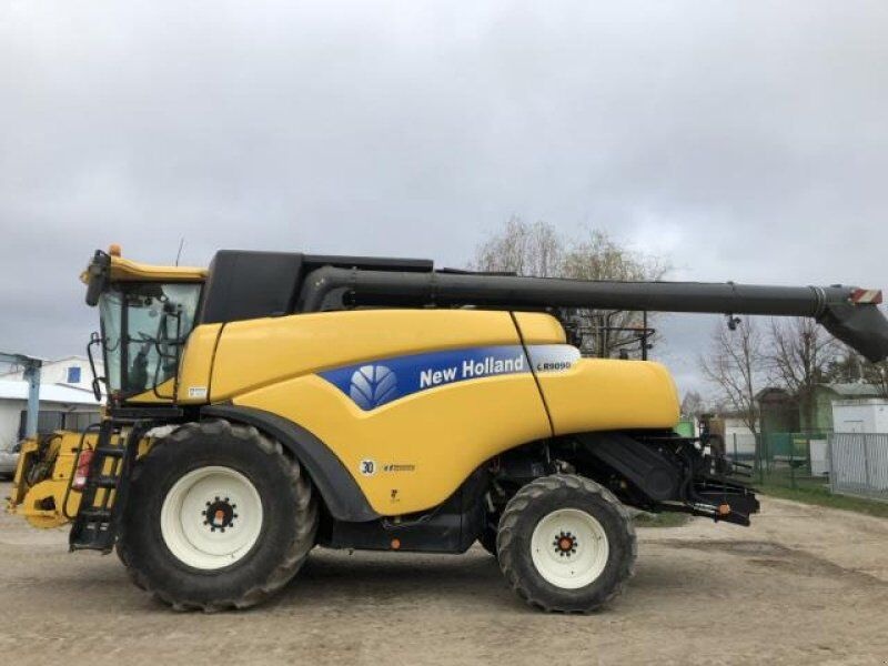 New Holland CR 9090 SCR combine €157,500