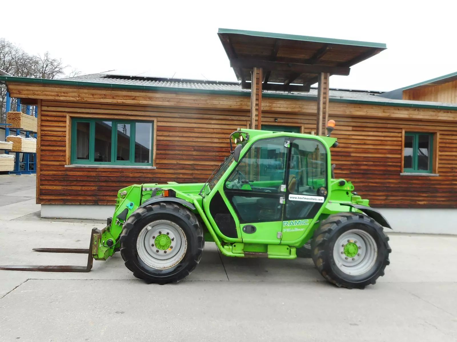 E-FARM: Merlo p32.6 plus ( 2,15 hoch 2,05 breit ) 40 km/h - Chargeur télescopique  - id 4DBDB5H - 28 900 € - Année: 2013 - Lecture du nombre d'heure: 8 844,Puissance du moteur (chevaux): 102,Autriche