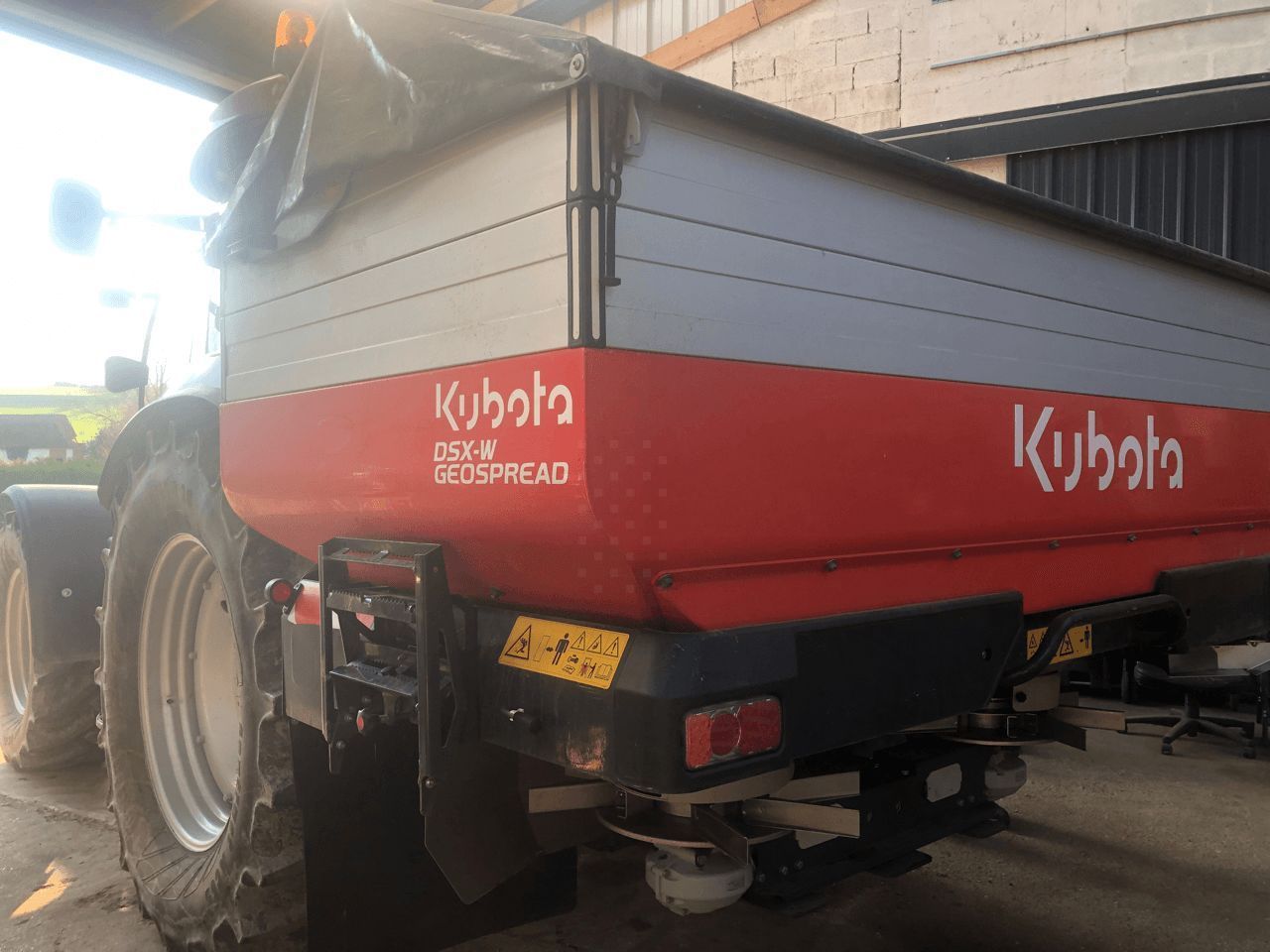 E-FARM: Kubota dsx-w geospread - Epandeur d'engrais - id ZWMGTGN - 16 000 € - Année: 2021 - France