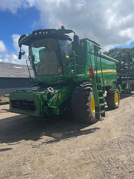 E-FARM: John Deere T 670 i - Cosechadora - id X6DMZNV - 214.127 € - Año: 2016 - Horas: 1169,Dinamarca