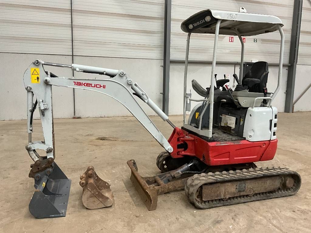 Takeuchi tb 215 r Minigraver 12.500 €
