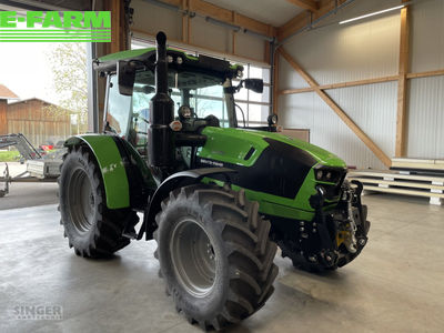 Ouderling Amerikaans voetbal Raap bladeren op Deutz-Fahr 5095 gs - Tractor - 2022 - 95 HP | E-FARM