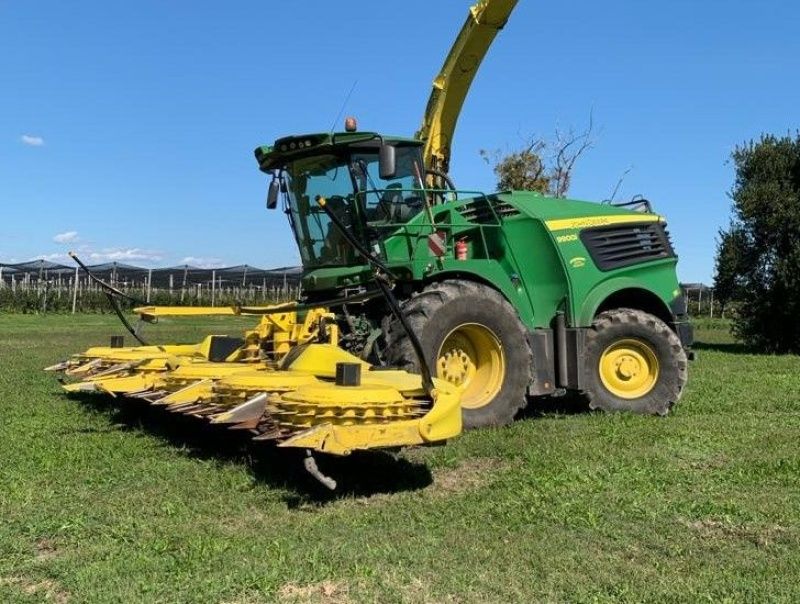 E-FARM: John Deere 9900 - Feldhäcksler (selbstfahrend) - id WYCDVJR - 330.000 € - Baujahr: 2019 - Italien