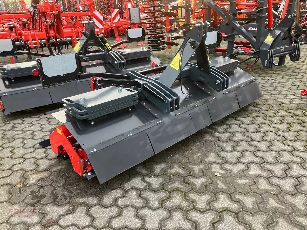 E-FARM: SAPHIR sinuscut 300 messerwalze - Rouleau compresseur - id ENSMBFW - 9 900 € - Année: 2023 - Allemagne