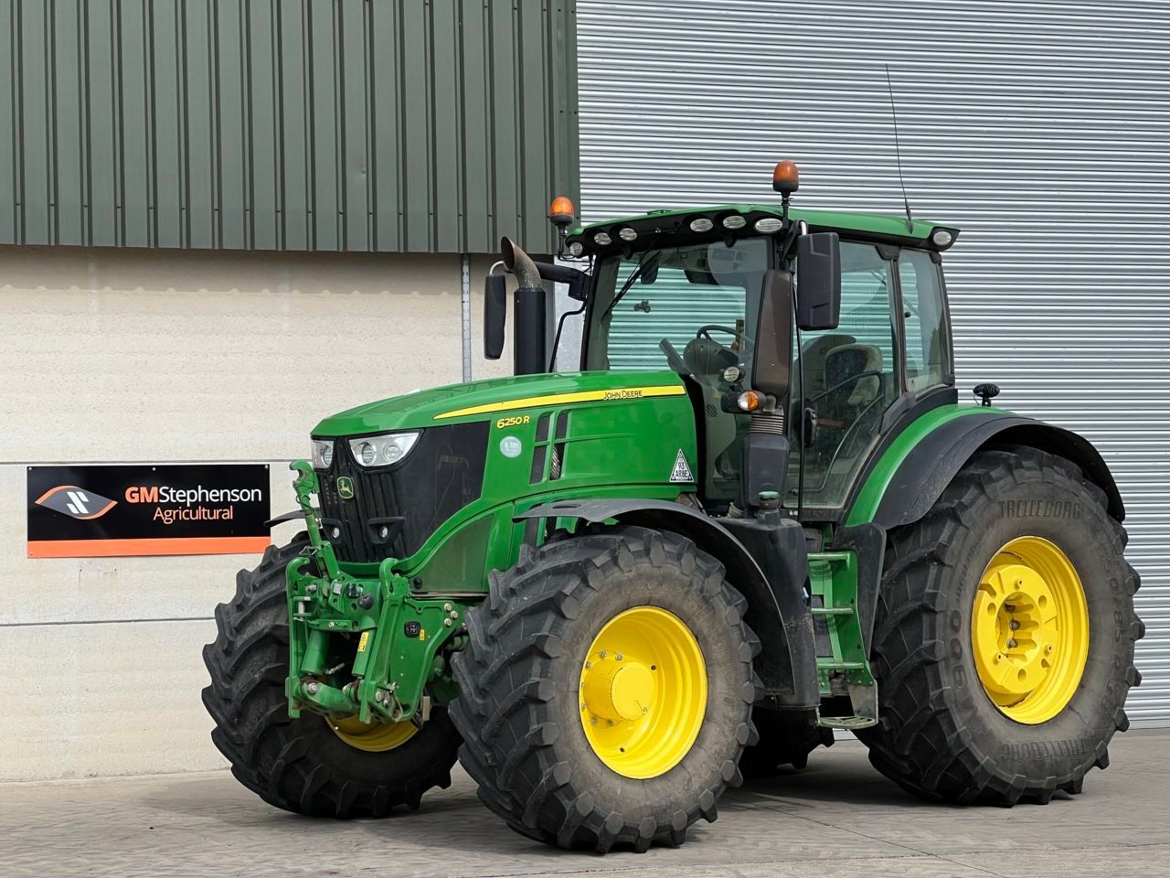 E-FARM: John Deere 6250R - Tractor - id SEUKXA7 - €102,100 - Year of construction: 2018 - Engine hours: 3,214,Engine power (HP): 271,United Kingdom