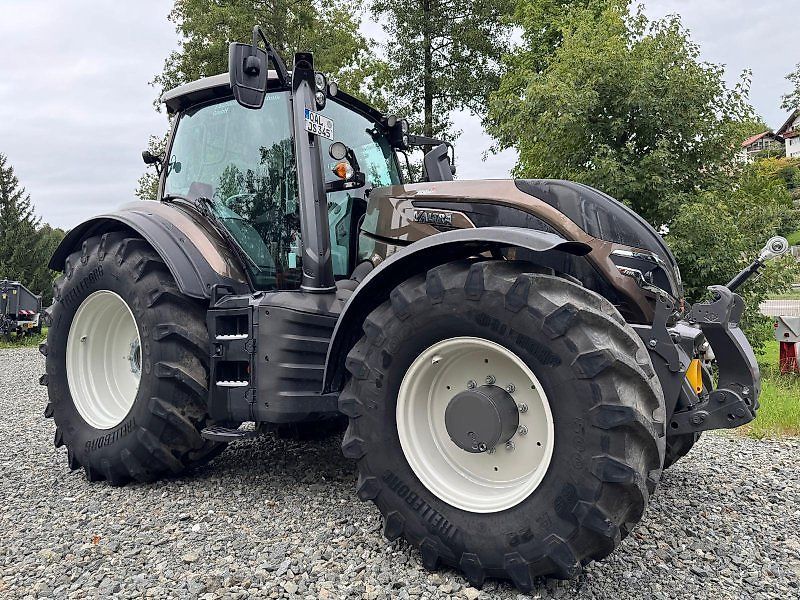 Valtra T215D Traktor 158 000 €
