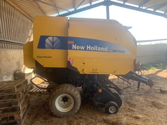 E-FARM: New Holland BR7060 Crop Cutter - Presse à balles - id LHLUXP7 - 7 163 € - Année: 2011 - Royaume-Uni