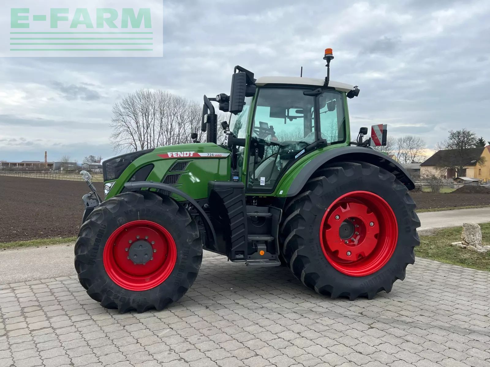 Fendt 724 Vario Profi Plus Tractor €210,430