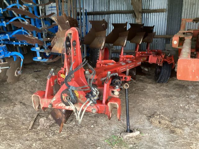 E-FARM: GREGOIRE BESSON rb 41 - Плуг - id FUJPXM7 - 5 000 € - Год выпуска: 2004 - Франция