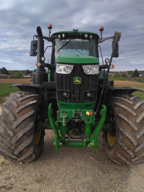 John Deere 6195 M Tractor €75,000