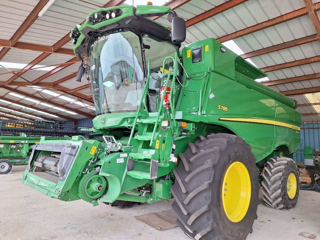 John Deere S 785 Combine harvester €323,000