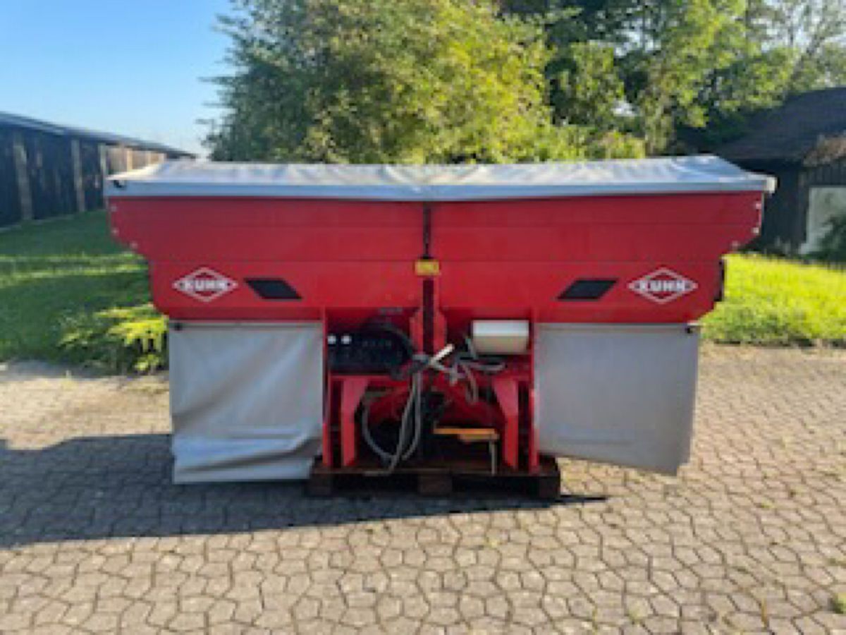 E-FARM: Kuhn axera h 1101 - Epandeur d'engrais - id MJJFMQD - Année: 2000 - France