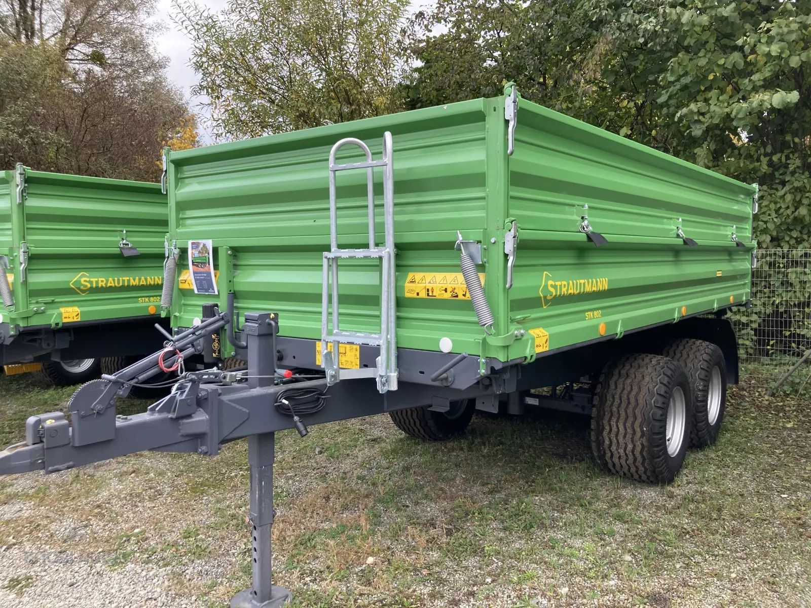 E-FARM: Strautmann STK 802 - Kipper - id V4PIFMT - 15.300 € - Baujahr: 2023 - Deutschland