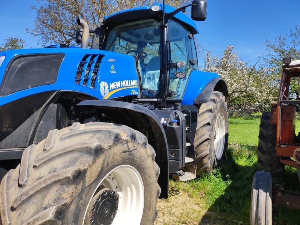 E-FARM: New Holland T8.300 - Tracteur - id SXWKRQS - 76 000 € - Année: 2015 - Lecture du nombre d'heure: 4 000,Puissance du moteur (chevaux): 257,France