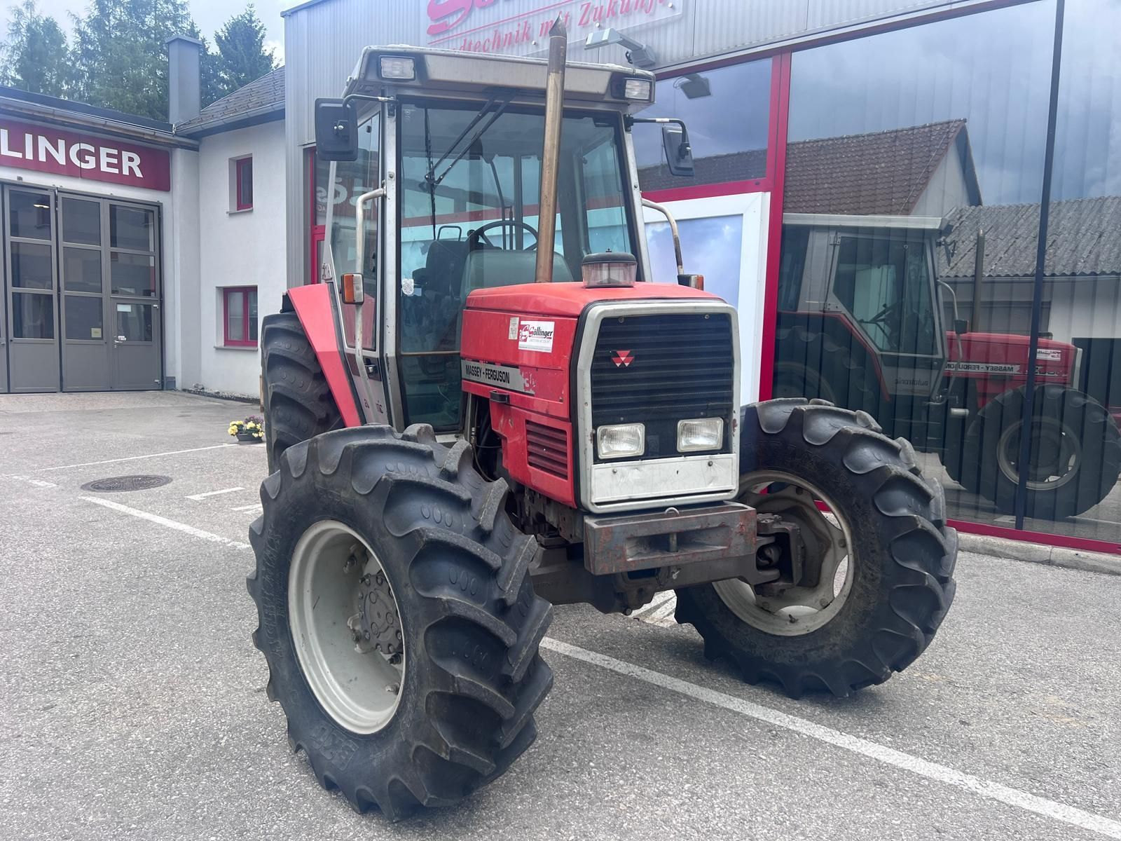 Massey Ferguson 3065 Tractor €19,800